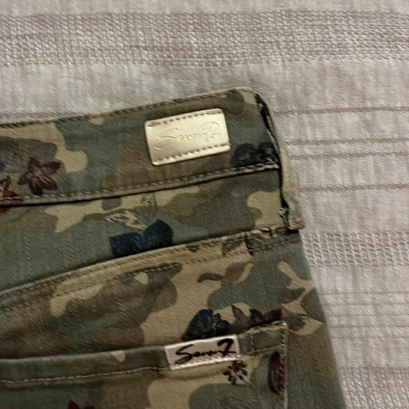 Seven camo jeans. New without tags - Picture 3 of 4